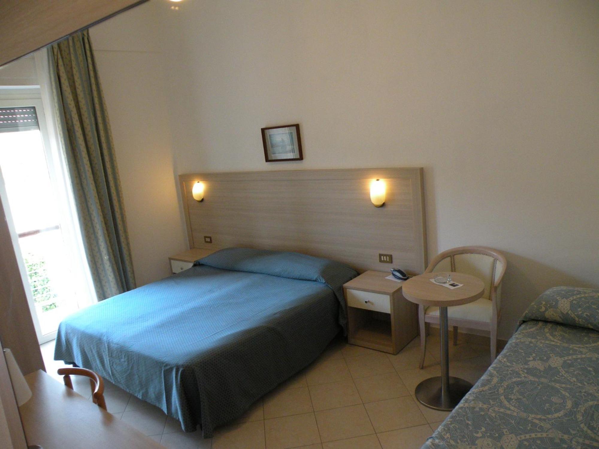 פולוניקה Hotel Parrini חדר תמונה